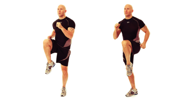 Course sur place, genoux hauts